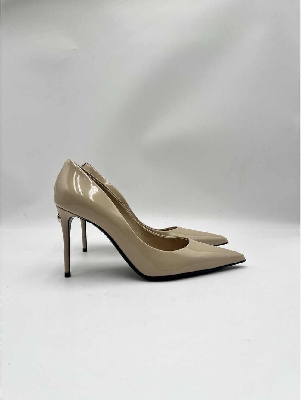 Dolce & Gabbana Kim pointed-toe pump in beige patent leather Size 37.5